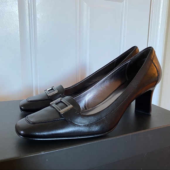 Joan & David Shoes - ⭐️ Circa Joan & David Damara pumps in black leather